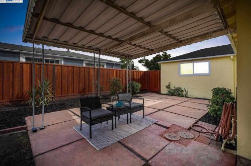 14691 Corvallis St, San Leandro, CA 94579-1152