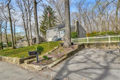 11 Patmar Dr, Upper Stepney, CT 06468-1531