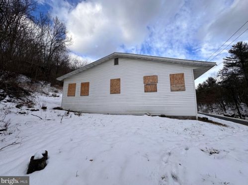 1896 Winchester Grade Rd, Berkeley Springs, WV 25411-3846