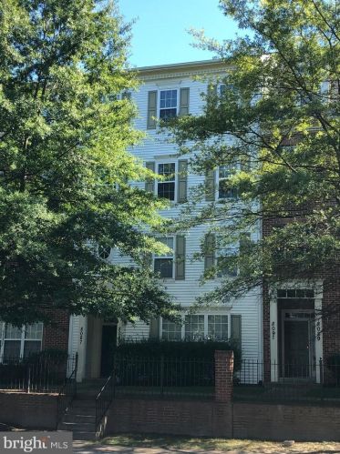 8087 Gatehouse Rd, Falls Church, VA 22042-1228