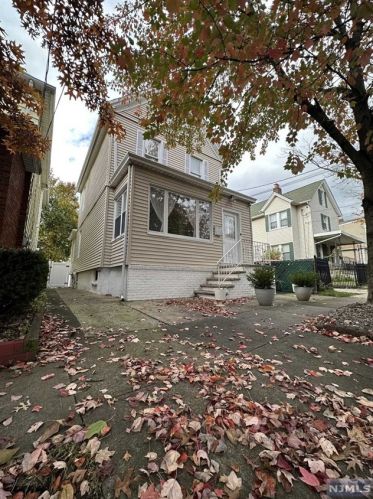 18 Garden St, Ridgefield Park, NJ 07660-1917