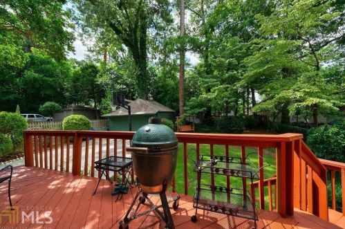 689 Cumberland Cir, Atlanta GA  30306-3256 exterior