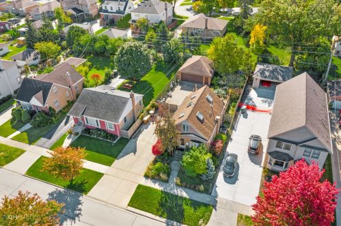 7103 Keeney St, Niles IL  60714-3039 exterior