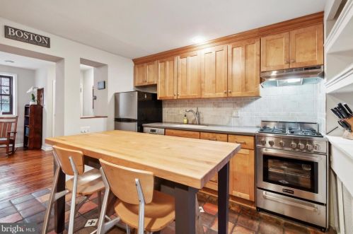 821 10th St, Philadelphia PA 19147-3726 exterior