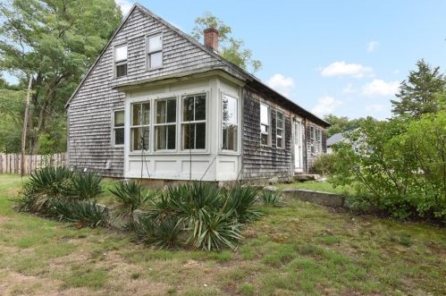 94 Fairview Ave, Richmond, RI 02832-2110