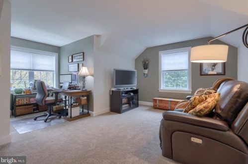 3 Twin Oaks Holw, Lancaster PA  17601-2234 exterior