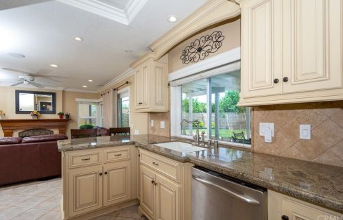 11421 Rancho Del Oro Dr, Riverside CA  92505-3582 exterior