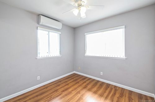 915 Mccully St, Honolulu HI  96826-2888 exterior