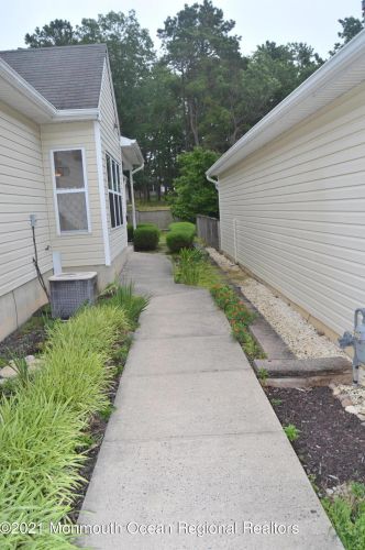 118 Atlantic Hills Blvd, Cedar Bonnet Island, NJ 08050-5404