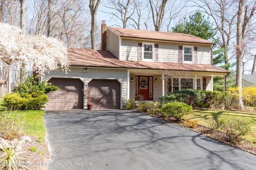 18 Heath Pkwy, Middletown, NJ 07748-1718