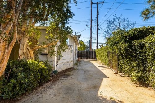 1191 Skyline Dr, Santa Ana CA 92705-3217 exterior