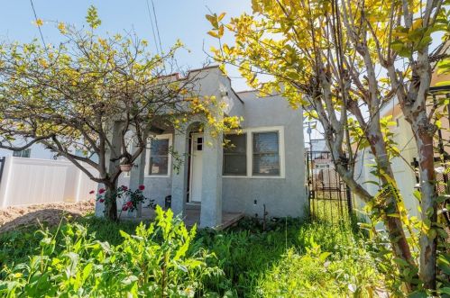 4366 116th St, Hawthorne CA  90250-2327 exterior