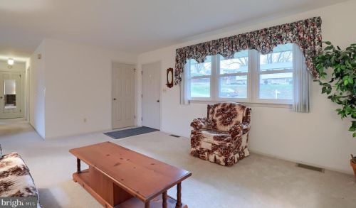 154 Amsterdam Rd, Lancaster PA  17603-9719 exterior