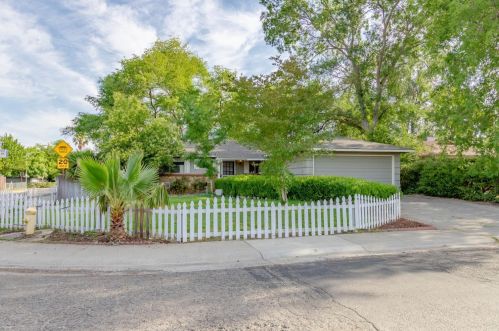 701 Albemarle Ave, Rio Linda, CA 95673-2328
