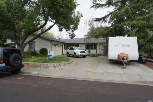 519 Crestview Dr, Vacaville, CA 95688-2033