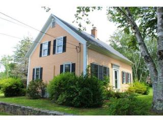 11 Laurel Ln, Warren, RI 02885-2911