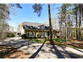 2010 Stonehedge Rd, Roswell, GA 30075-2257