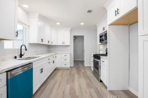 1052 7th St, Upland CA  91786-6877 exterior