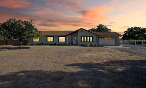 16098 Tsirelas Dr, Tracy, CA 95304-9759