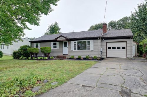 5 Francisco Dr, Middletown, RI 02842-4630