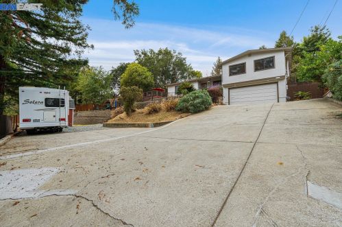 18631 Vineyard Rd, Hayward, CA 94546-2035