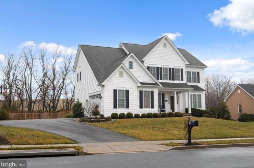 13 Hoffman Dr, Middletown, MD 21769-7881