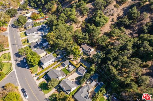2660 Glenoaks Blvd, Glendale CA  91206-3107 exterior