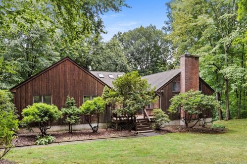 21 Orchard Ln, Middlefield, CT 06455-1151