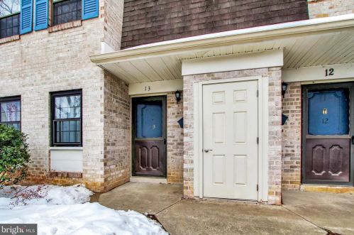 13 Valleybrook Dr, Lancaster, PA 17601-4612