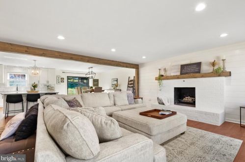 2146 Stonecrest Dr, Lancaster PA  17601-5437 exterior