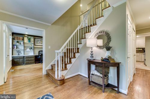 12124 Westwood Hills Dr, Herndon, VA 20171-1513
