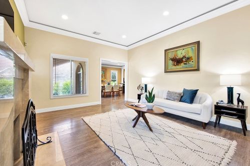 1755 Glenwood Rd, Glendale CA  91201-1543 exterior