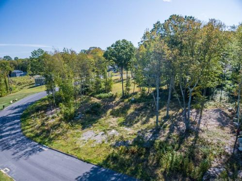 14 Stevens Ave, Gales Ferry, CT 06339-1226