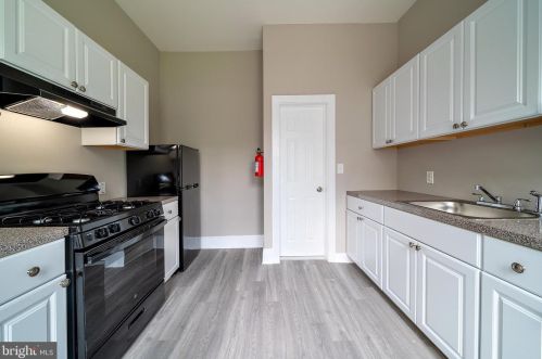 252 Pkwy Ave, Trenton NJ 08618-2749 exterior