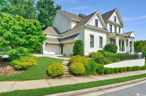 5380 High Point Mnr, Atlanta GA  30342-2000 exterior