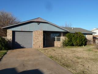 209 Cherokee St, Geronimo, OK 73543-9721