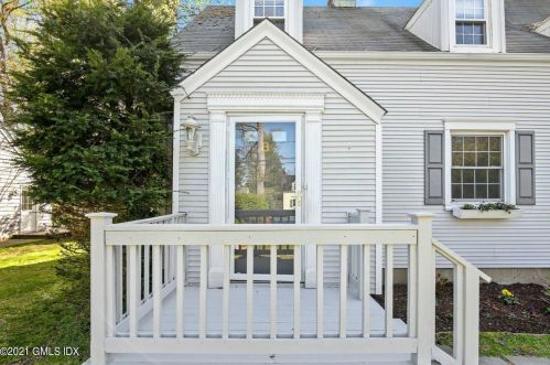 8 Linwood Ave, Riverside, CT 06878-1928