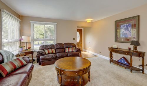 785 Burning Trl, Carol Stream IL  60188-9187 exterior