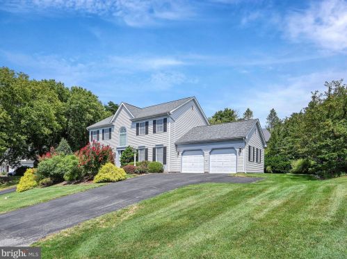 2612 Valley View Dr, Lancaster, PA 17601-1468
