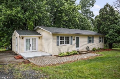 503 Mountainside Rd, Harpers Ferry, WV 25425-5550