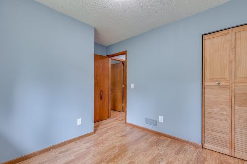 4464 Cinnamon Ridge Trl, Saint Paul MN  55122-2385 exterior