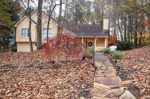 2152 Summerchase Dr, Holly Springs, GA 30189-8142