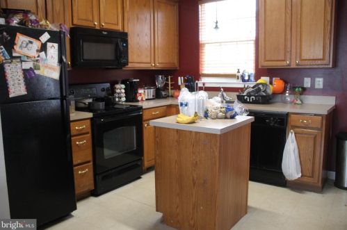 3588 Armory Ln, York, PA 17408-8800
