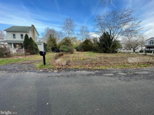 20 New St, Harrison Township, NJ 08062-2830
