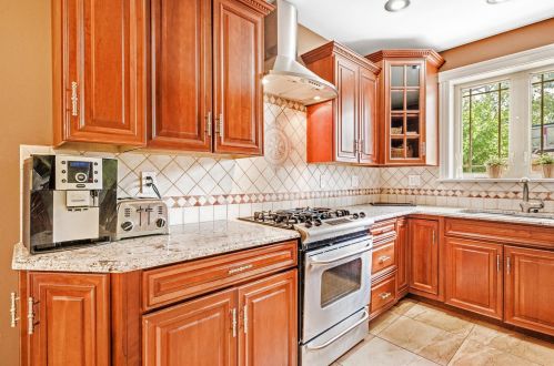 7851 Oleander Ave, Niles IL  60714-3155 exterior