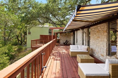 8429 Adirondack Trl, Austin TX  78759-7937 exterior