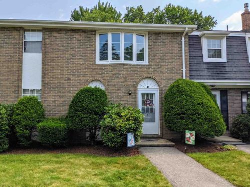 5 Fieldstone Dr, Londonderry, NH 03053-2700