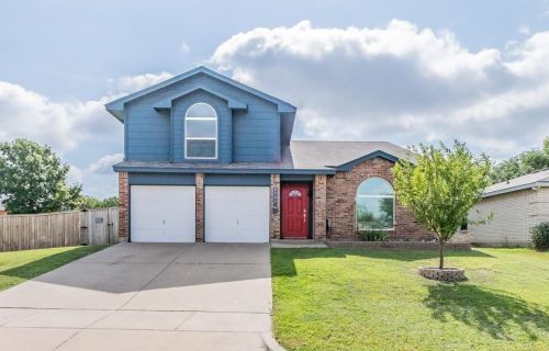 2701 Briscoe Dr, Fort Worth, TX 76108-4973