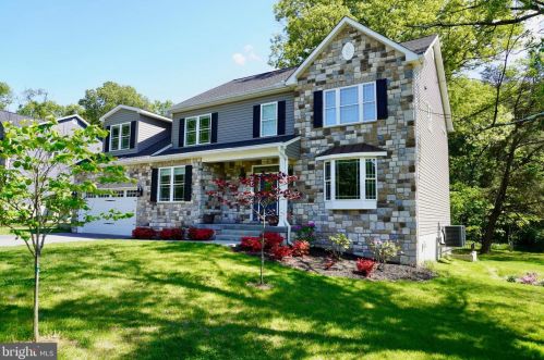 1423 Tar Point Rd, Riviera Beach, MD 21122-3235
