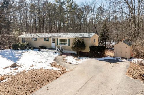 27 Smoke St, Barrington, NH 03825-3805